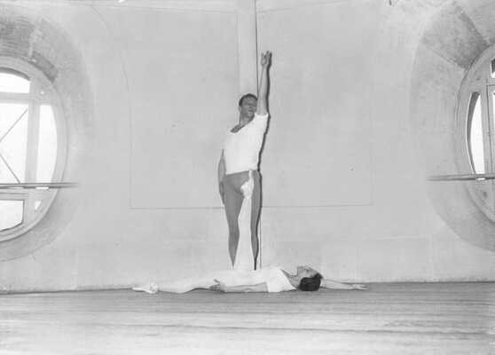 Лифарь Сергей Михайлович. Лот из 14 фотографий из личной коллекции Сержа Лифаря